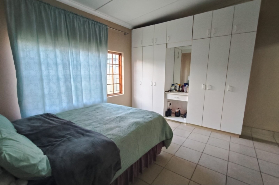 To Let 2 Bedroom Property for Rent in Beacon Bay Eastern Cape